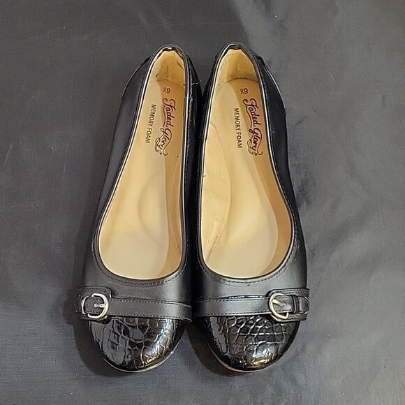 Faded Glory Women's Buckle Toe Flat SHOE - Picture 3 of 13